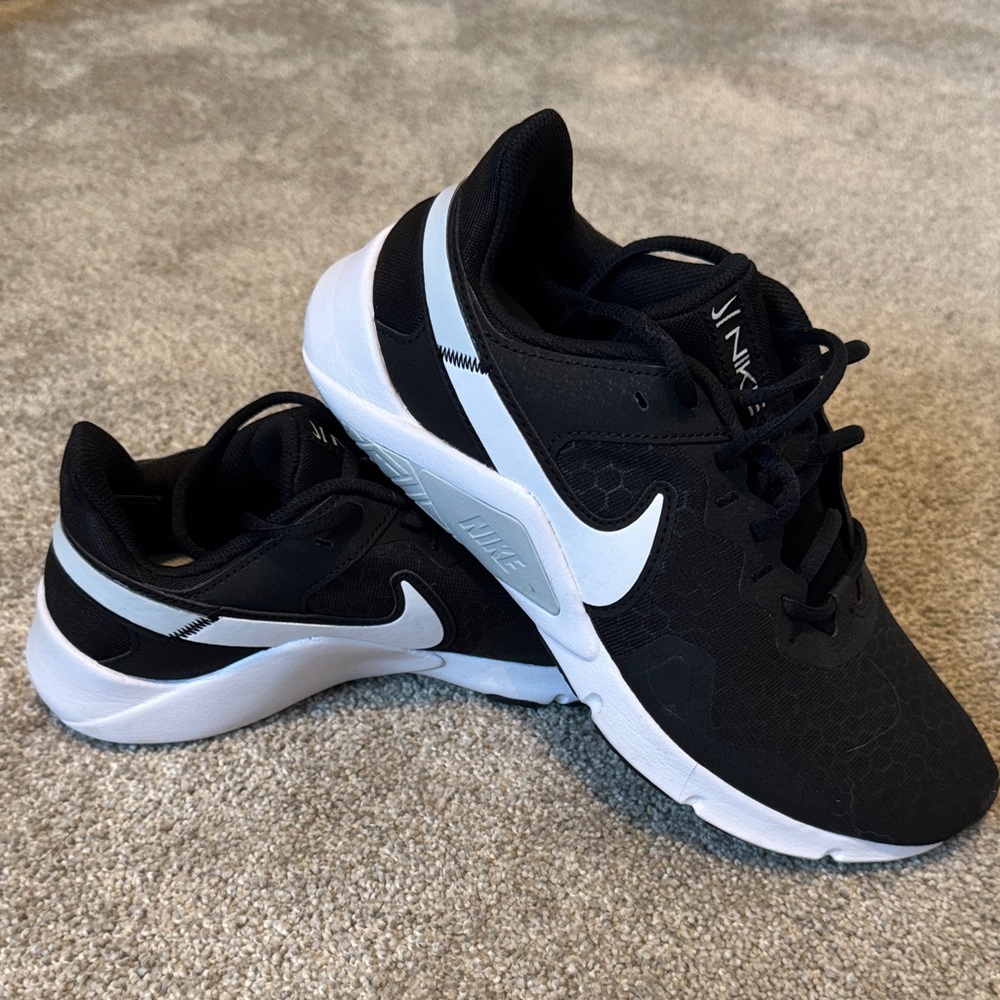 Nike Black and White Running Sneakers